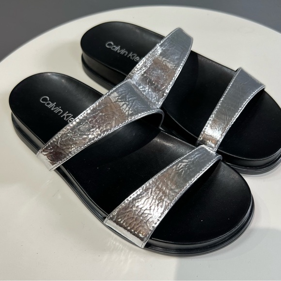 Calvin Klein NWOT Women’s Explore Footbed Slide Sandals size 5 Silver straps - Picture 2 of 8
